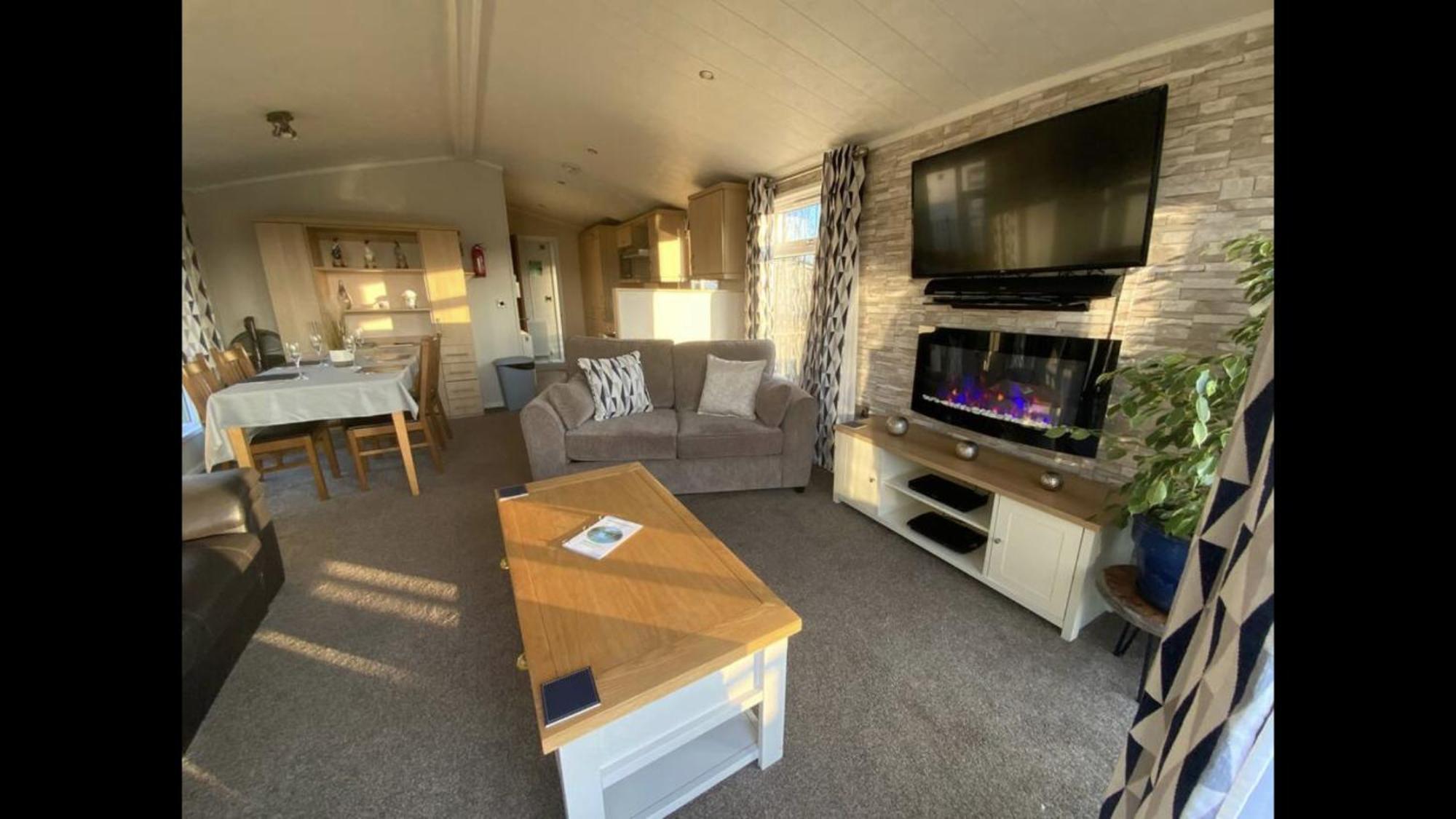 Bumblebee Lodge Tydd St. Giles Esterno foto